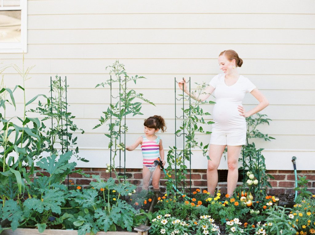 garden maternity session
