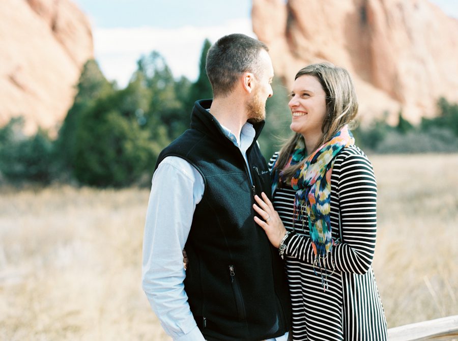 garden-of-the-gods-engagement-session-012