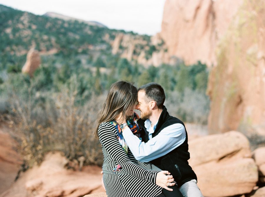 garden-of-the-gods-engagement-session-016